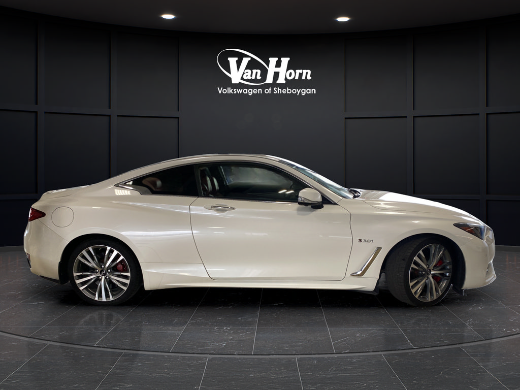 Used 2017 INFINITI Q60 Red Sport 400 AWD/4WD image 8