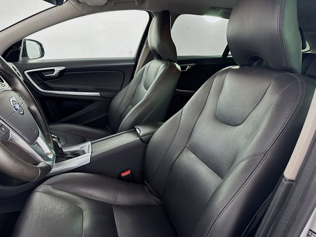 Used 2017 Volvo V60 T5 Cross Country w/ Climate Package image 15