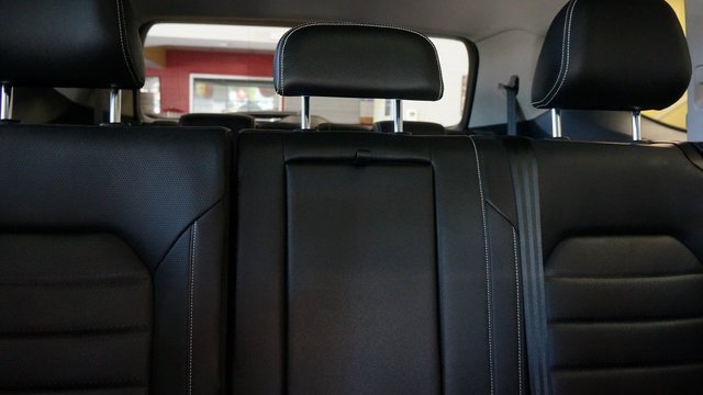 Certified 2025 Volkswagen Atlas SEL image 61