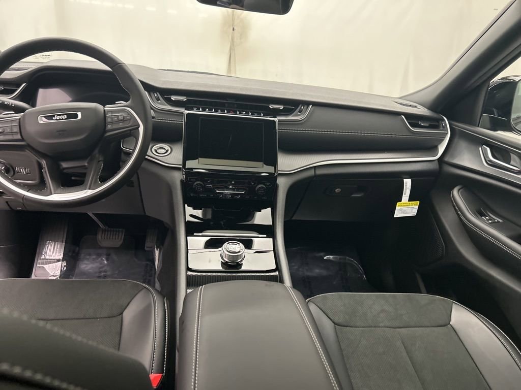 New 2025 Jeep Grand Cherokee Altitude image 27