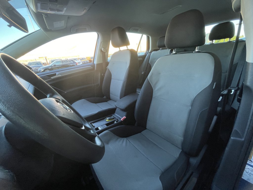 Used 2016 Volkswagen e-Golf SE w/ DC Fast Charging Package image 16