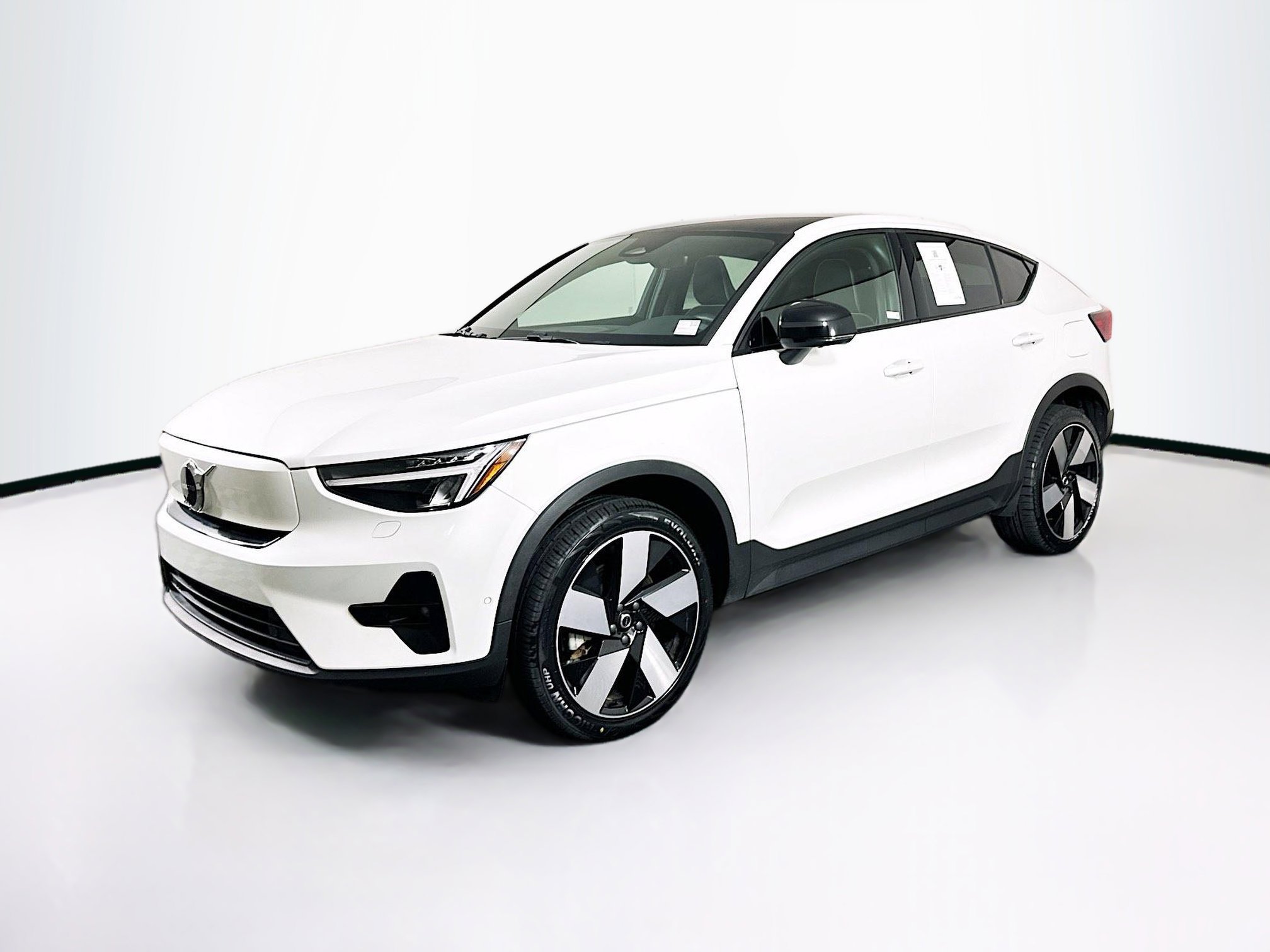 Used 2023 Volvo C40 P8 Recharge Plus w/ Climate Package image 3