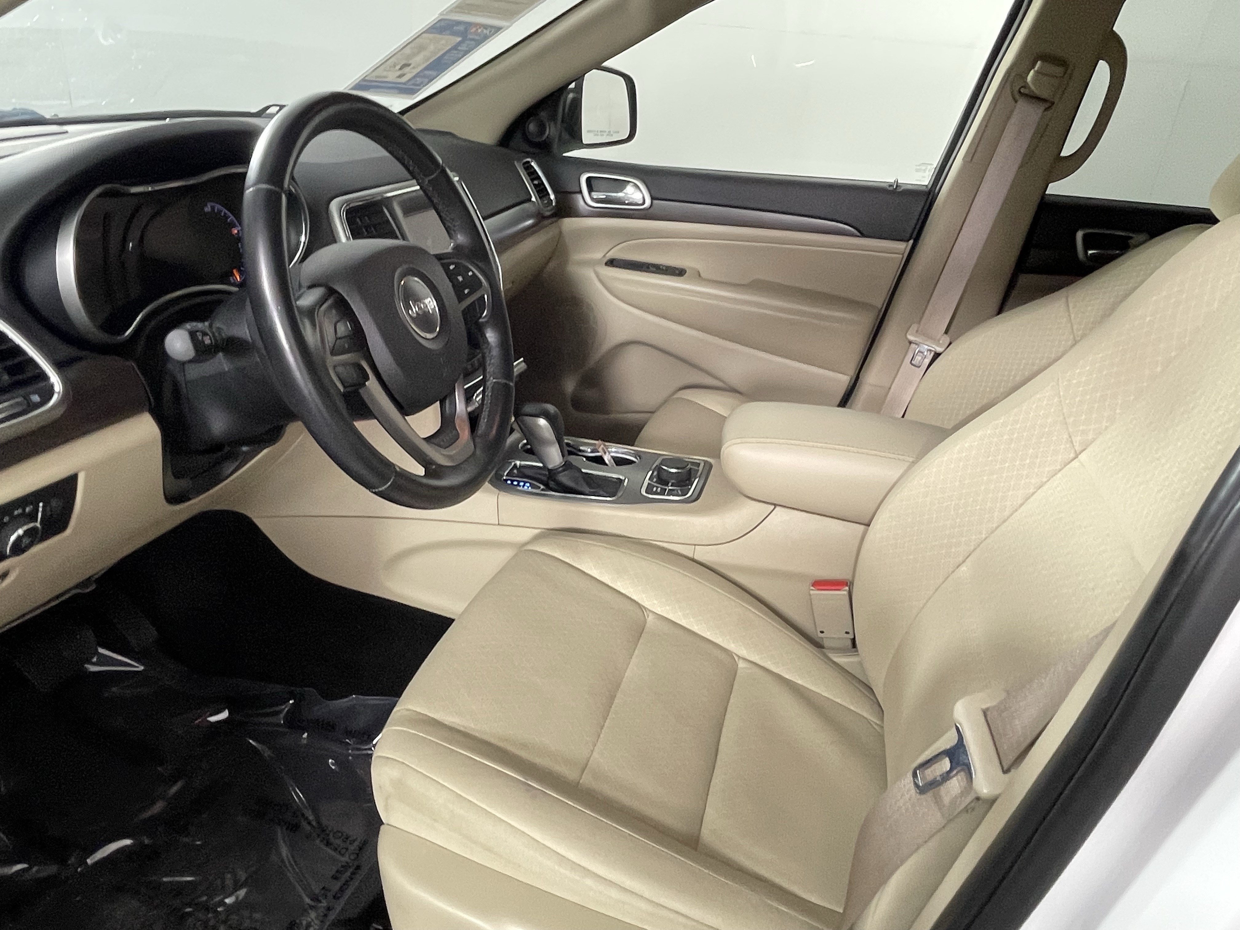 Used 2018 Jeep Grand Cherokee Laredo AWD/4WD image 9