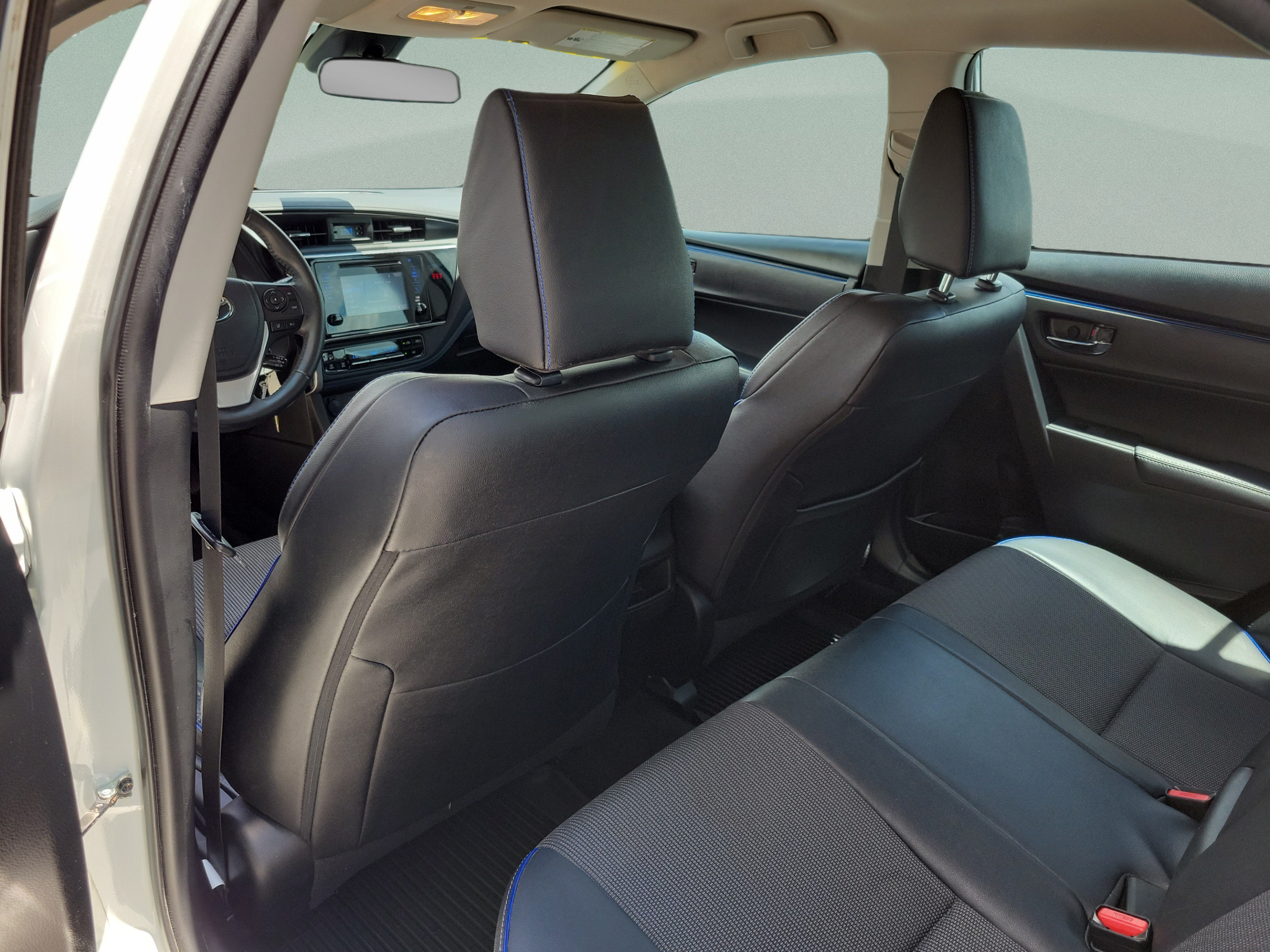 Used 2018 Toyota Corolla SE FWD image 12