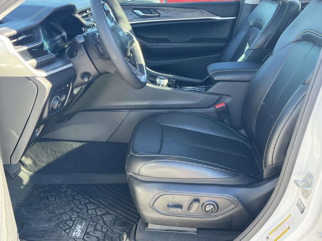 Used 2023 Jeep Grand Cherokee 4WD 4xe w/ Luxury Tech Group II image 13