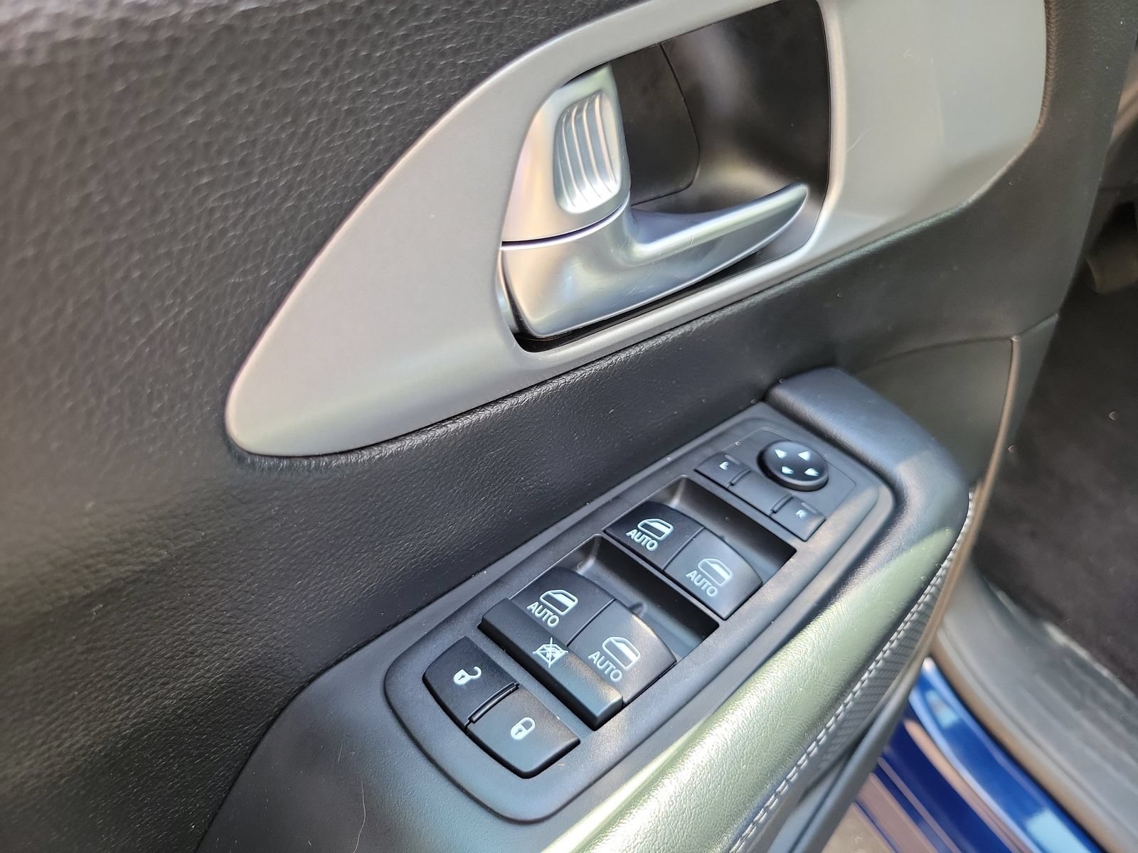 Used 2018 Chrysler Pacifica Touring-L Plus w/ Advanced Safetytec Group FWD image 8