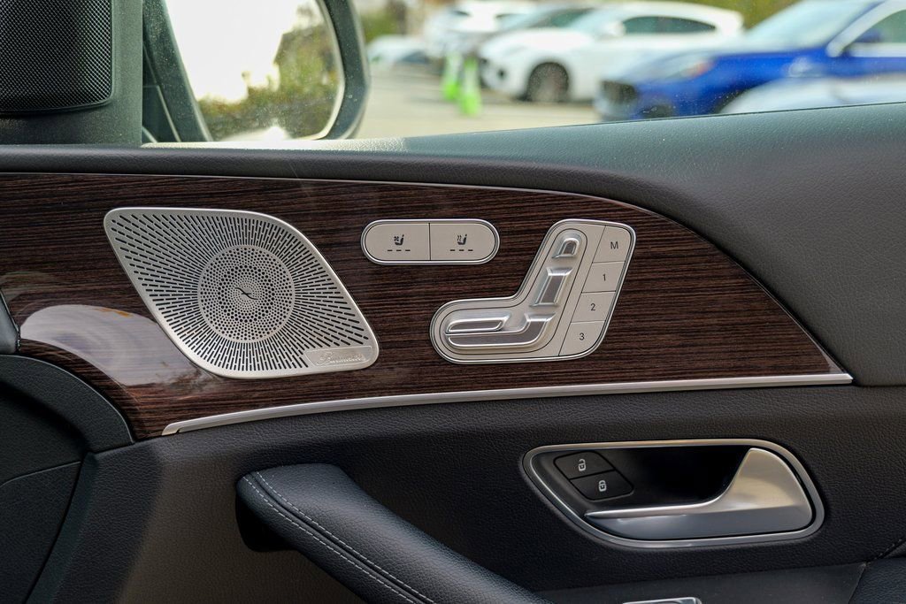 Used 2025 Mercedes-Benz GLS 450 4MATIC image 35