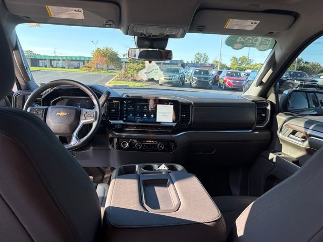 Used 2024 Chevrolet Silverado 1500 LT AWD/4WD image 25