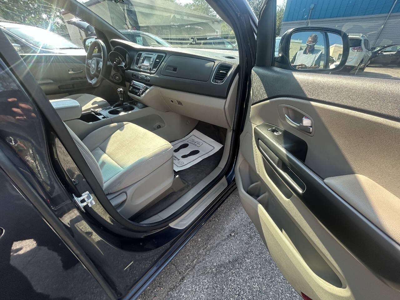 Used 2015 Kia Sedona LX FWD image 10
