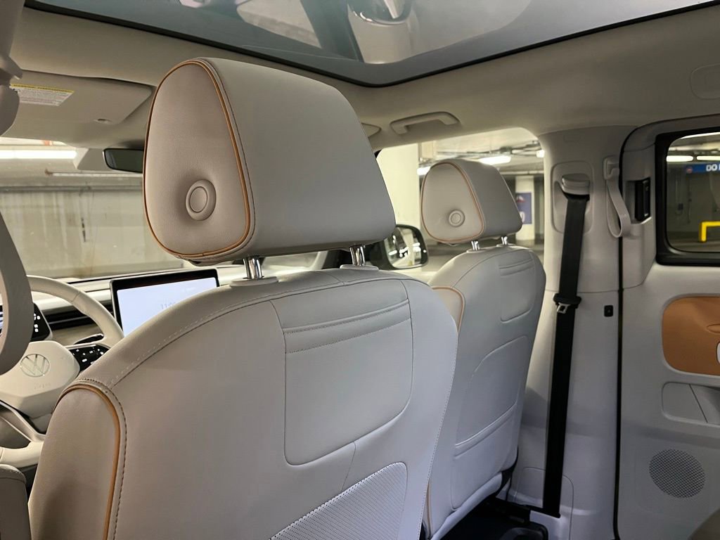 Used 2025 Volkswagen ID. Buzz 1st Edition image 23