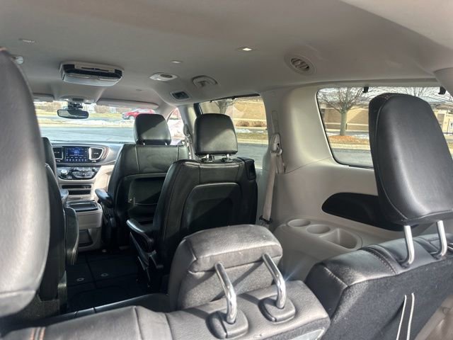 Certified 2017 Chrysler Pacifica Touring-L image 18