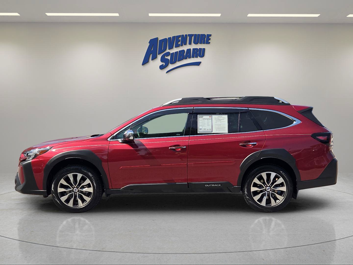 Used 2023 Subaru Outback Touring AWD/4WD image 4