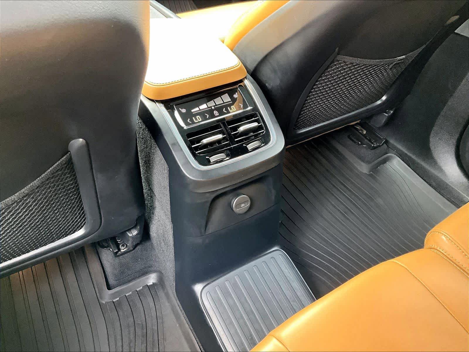Used 2024 Volvo XC90 T8 Ultimate w/ Protection Package Premier AWD/4WD image 38