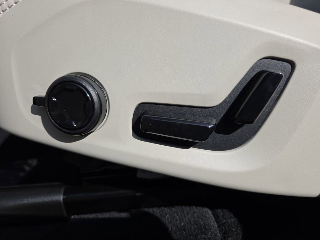 New 2026 Volvo XC90 B6 Ultra w/ Protection Package image 41