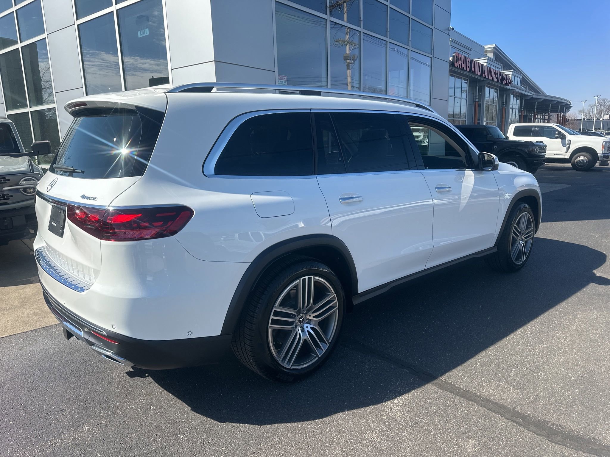 Used 2024 Mercedes-Benz GLS 450 4MATIC video 3