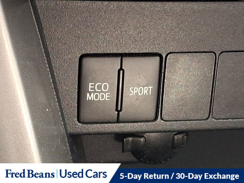 Used 2016 Toyota RAV4 XLE AWD/4WD image 24