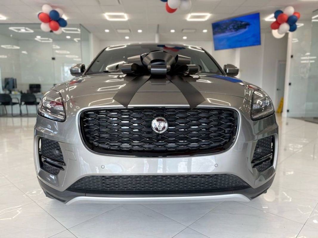 Used 2022 Jaguar E-PACE SE image 2