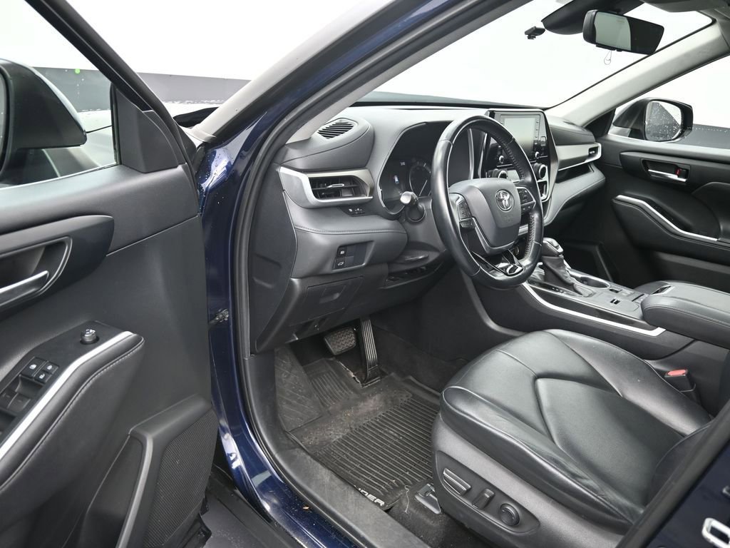 Used 2020 Toyota Highlander XLE image 10