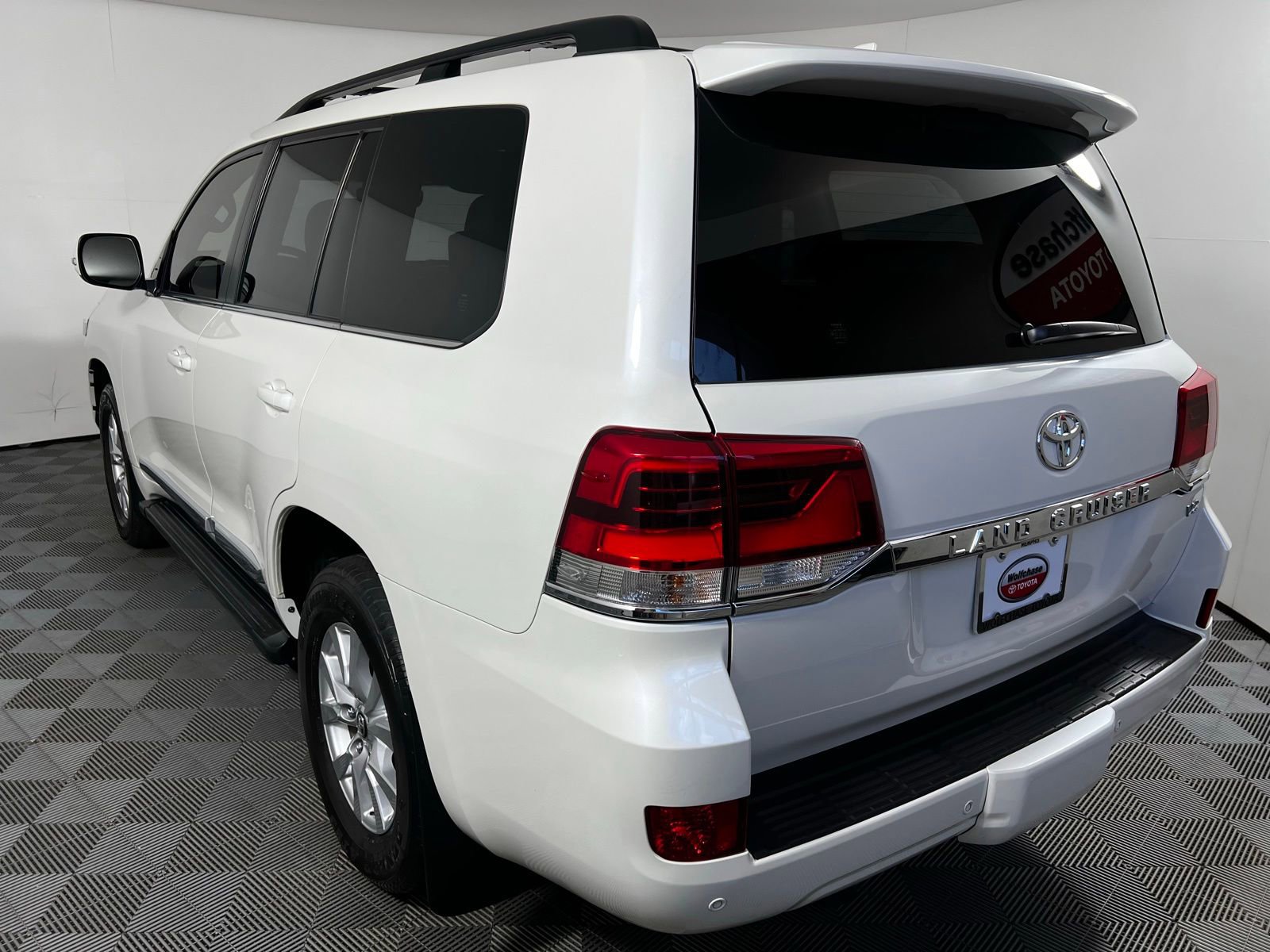 Used 2018 Toyota Land Cruiser w/ Four Season Floor Mat Package AWD/4WD image 7