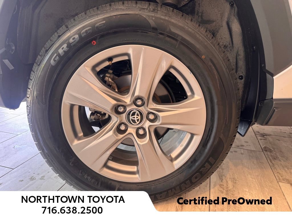 Used 2025 Toyota RAV4 LE AWD/4WD image 22