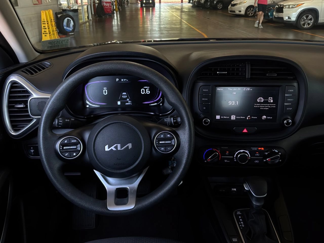 Used 2025 Kia Soul LX w/ LX Technology Package FWD image 12