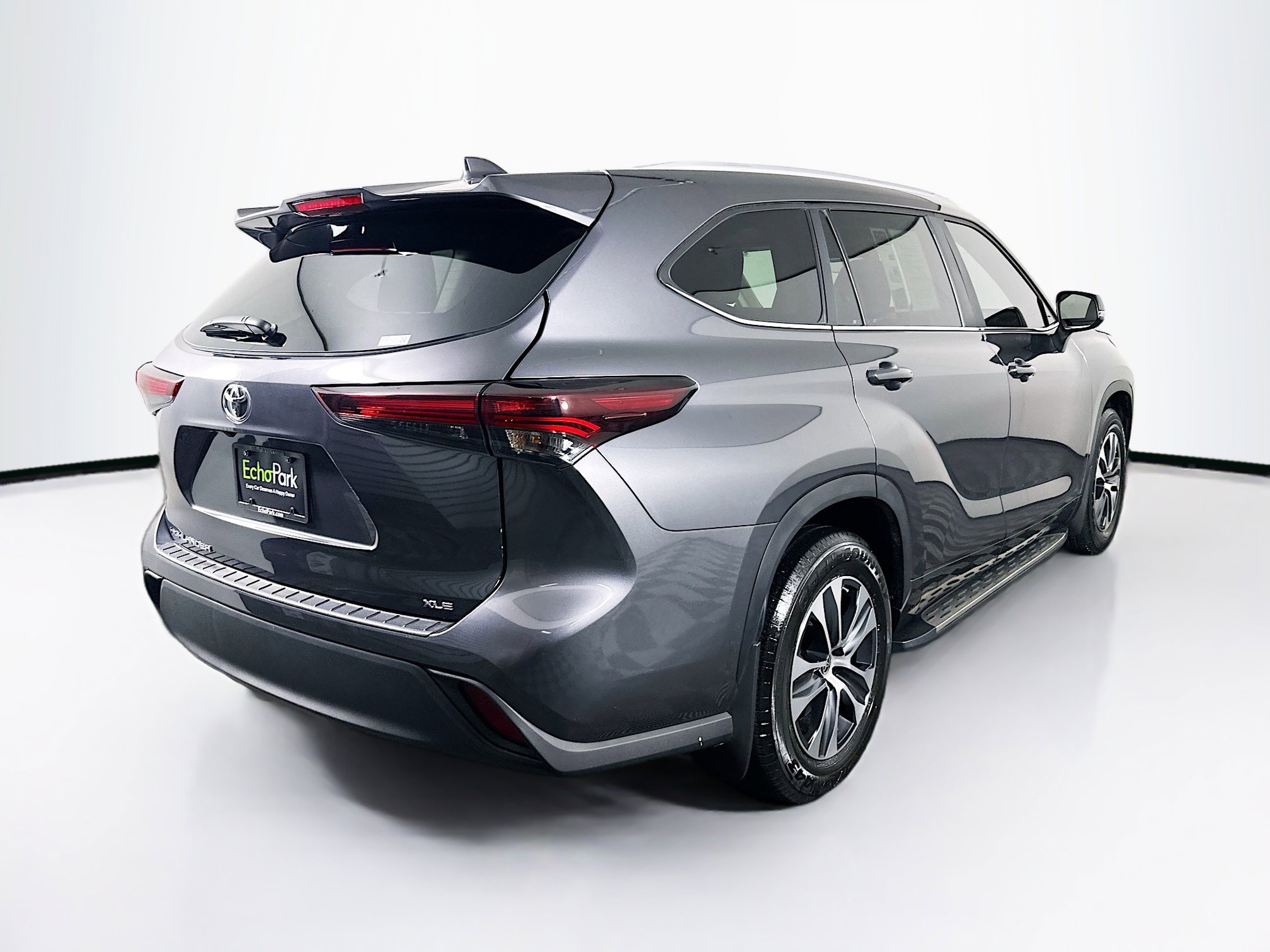 Used 2024 Toyota Highlander XLE image 9