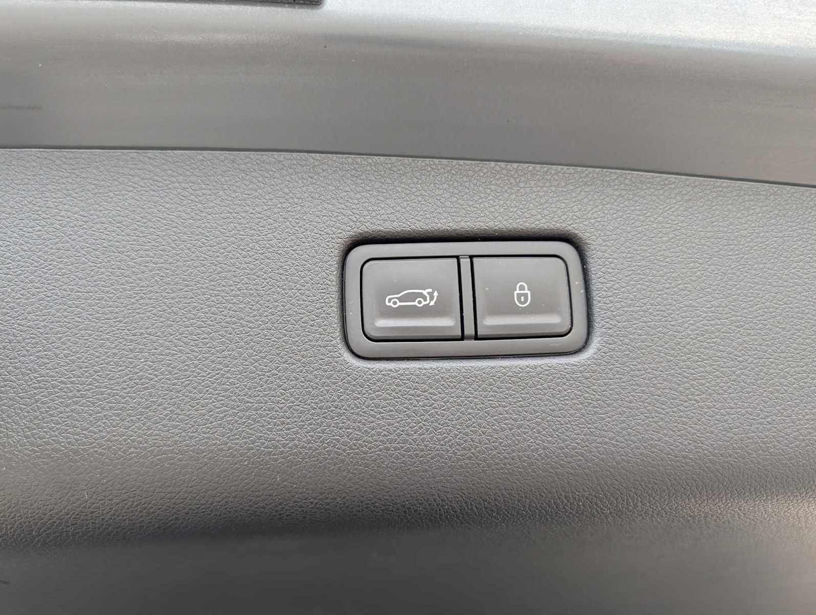 Used 2022 Genesis GV70 2.5T w/ Advanced Package image 33