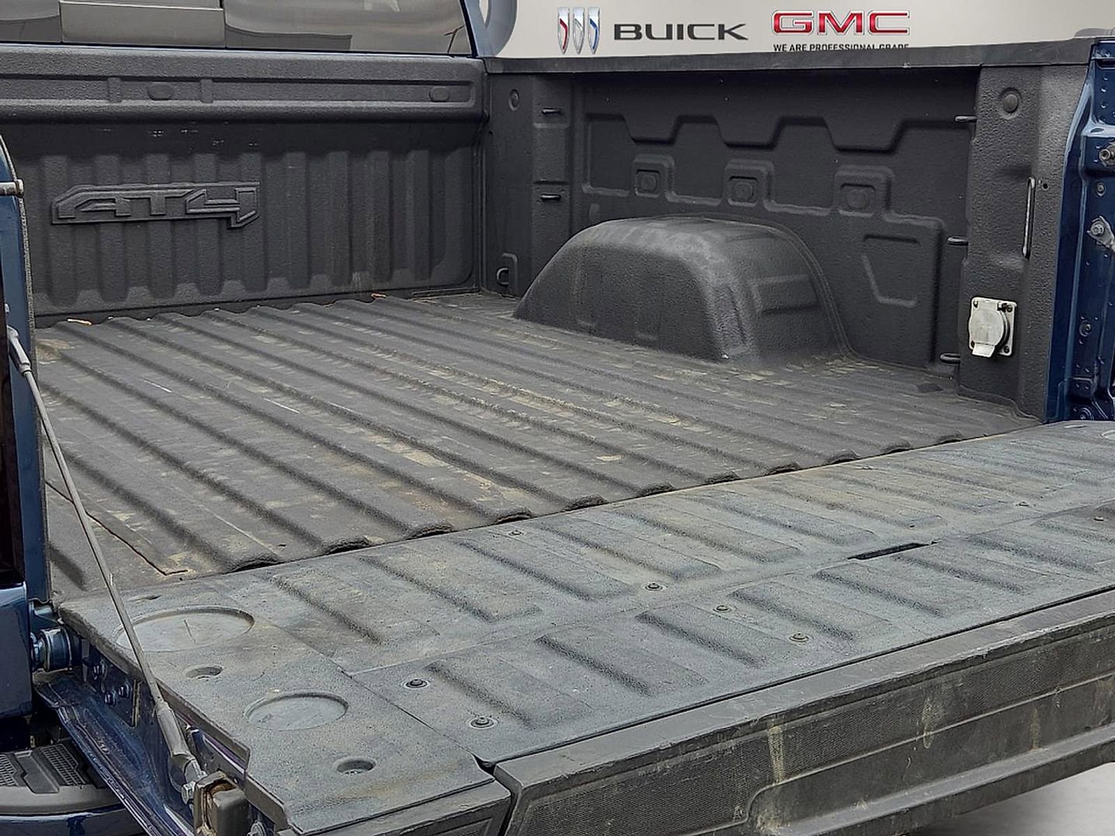 Used 2020 GMC Sierra 1500 AT4 w/ AT4 Premium Package image 9