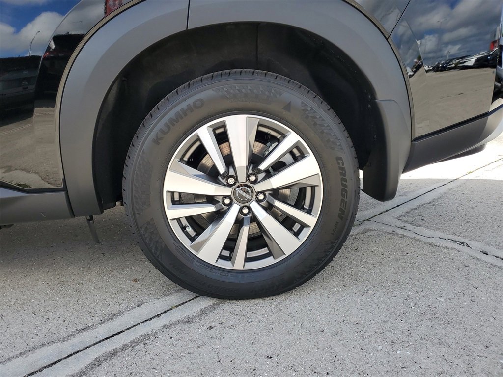 New 2025 Nissan Pathfinder SL image 5