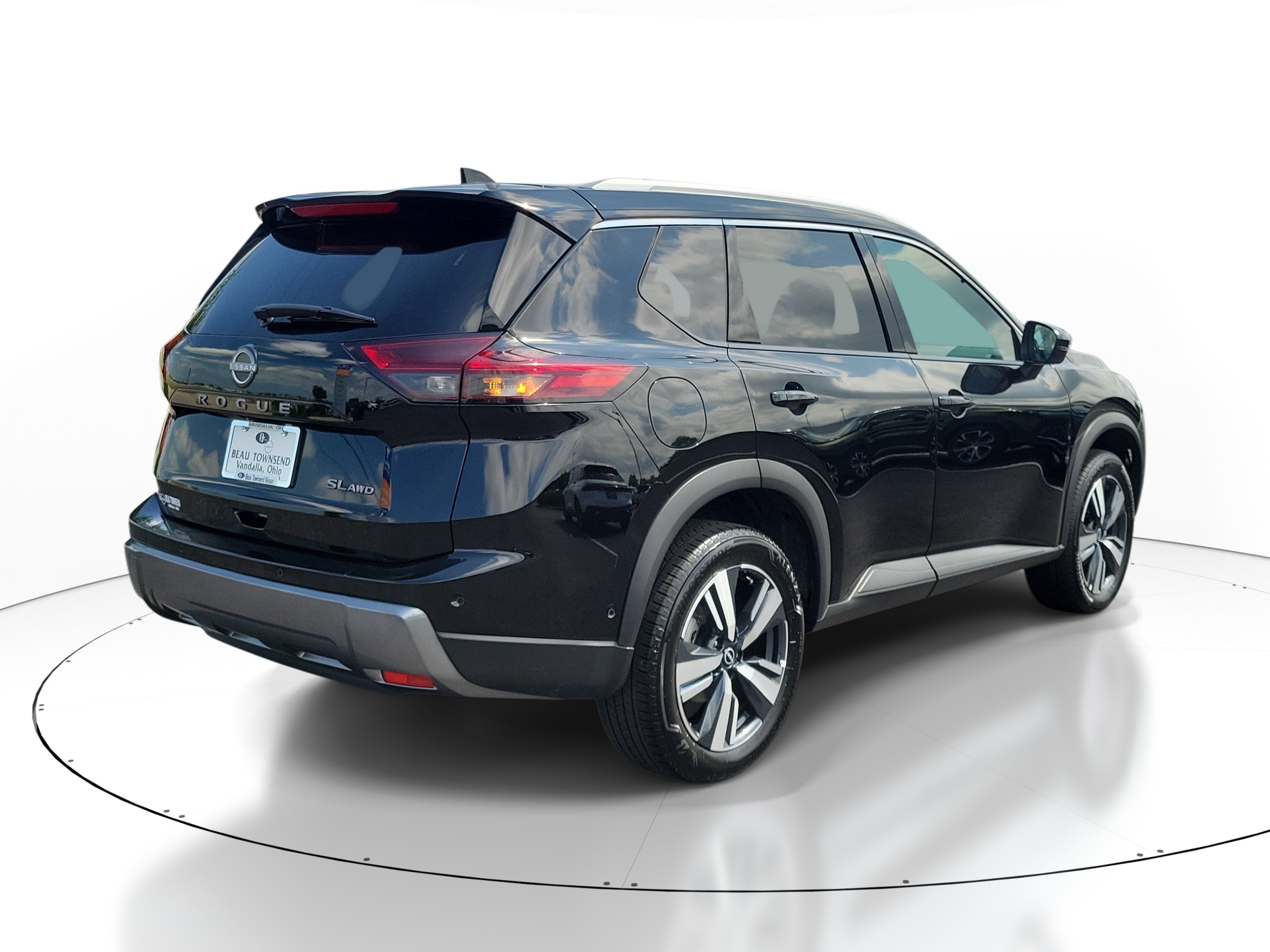 Used 2026 Nissan Rogue SL AWD/4WD image 4