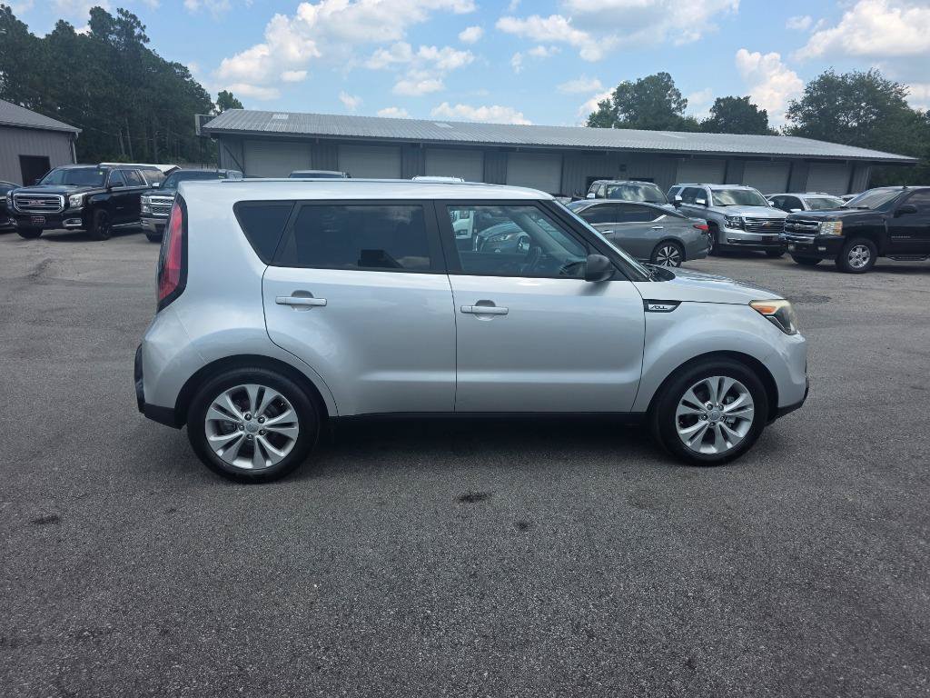Used 2016 Kia Soul + FWD image 4