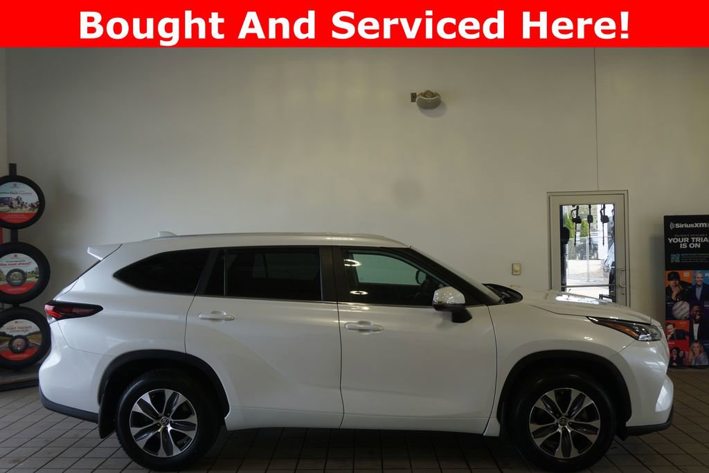 Certified 2024 Toyota Highlander XLE AWD/4WD image 2