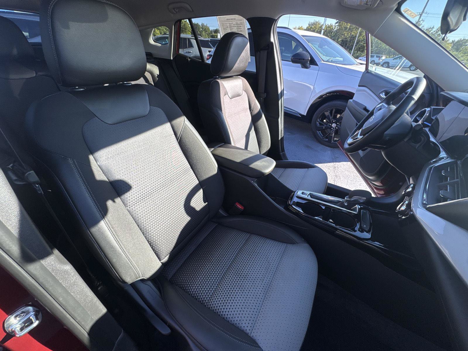 Used 2025 Chevrolet Trax LT w/ Driver Confidence Package FWD image 15