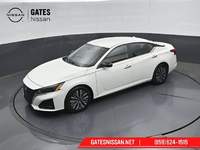 Used 2025 Nissan Altima 2.5 SV FWD image 47