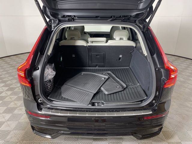 Certified 2025 Volvo XC60 T8 Plus w/ Protection Package Premier AWD/4WD image 42