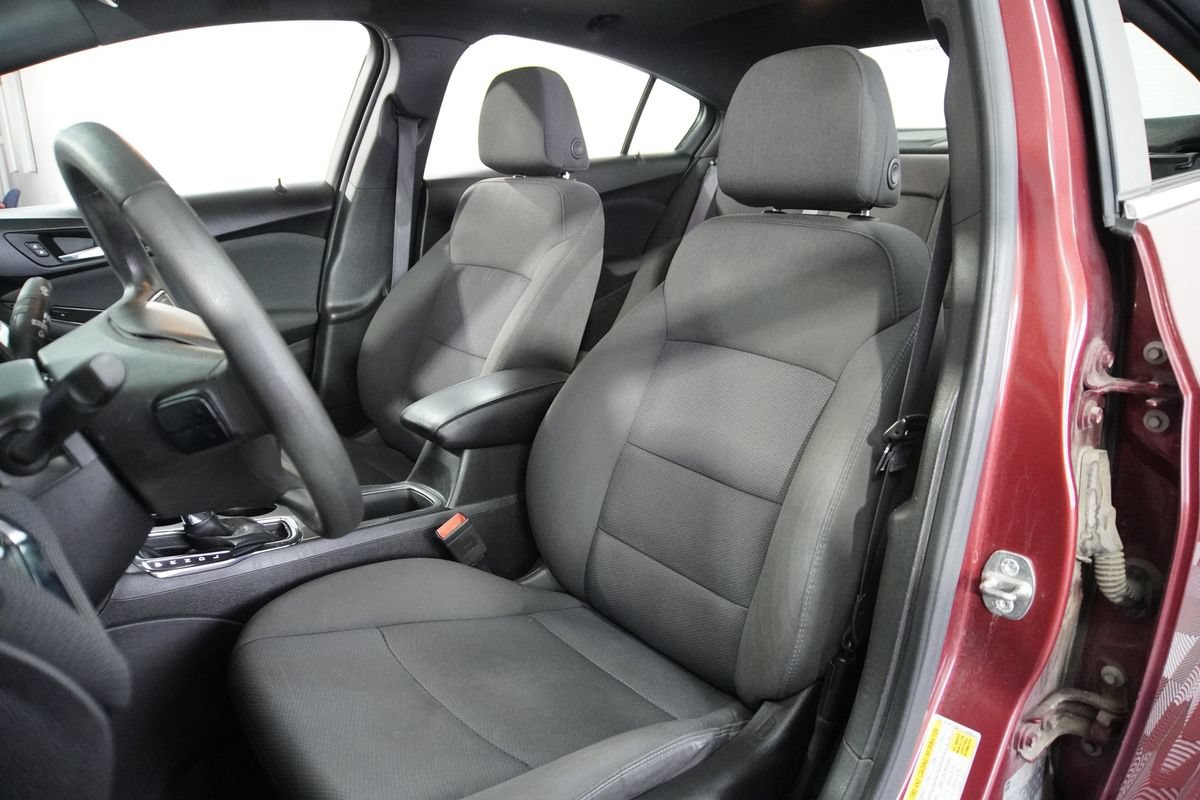 Used 2017 Chevrolet Cruze LT w/ Sun And Sound Package FWD image 11