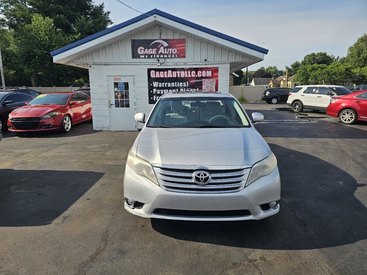 Used 2011 Toyota Avalon FWD image 2