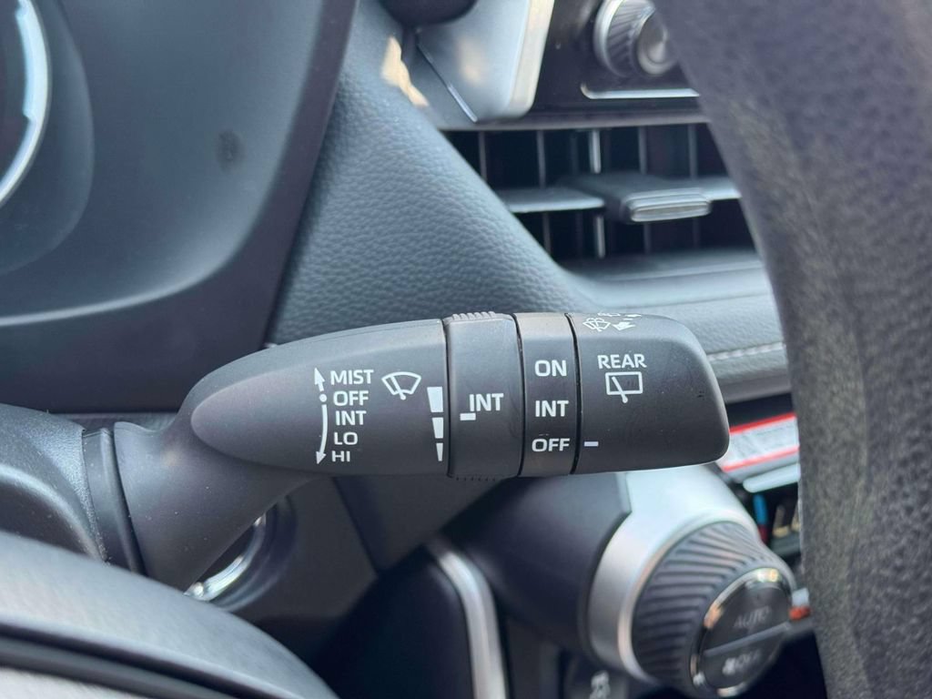 Used 2025 Toyota RAV4 XLE AWD/4WD image 26