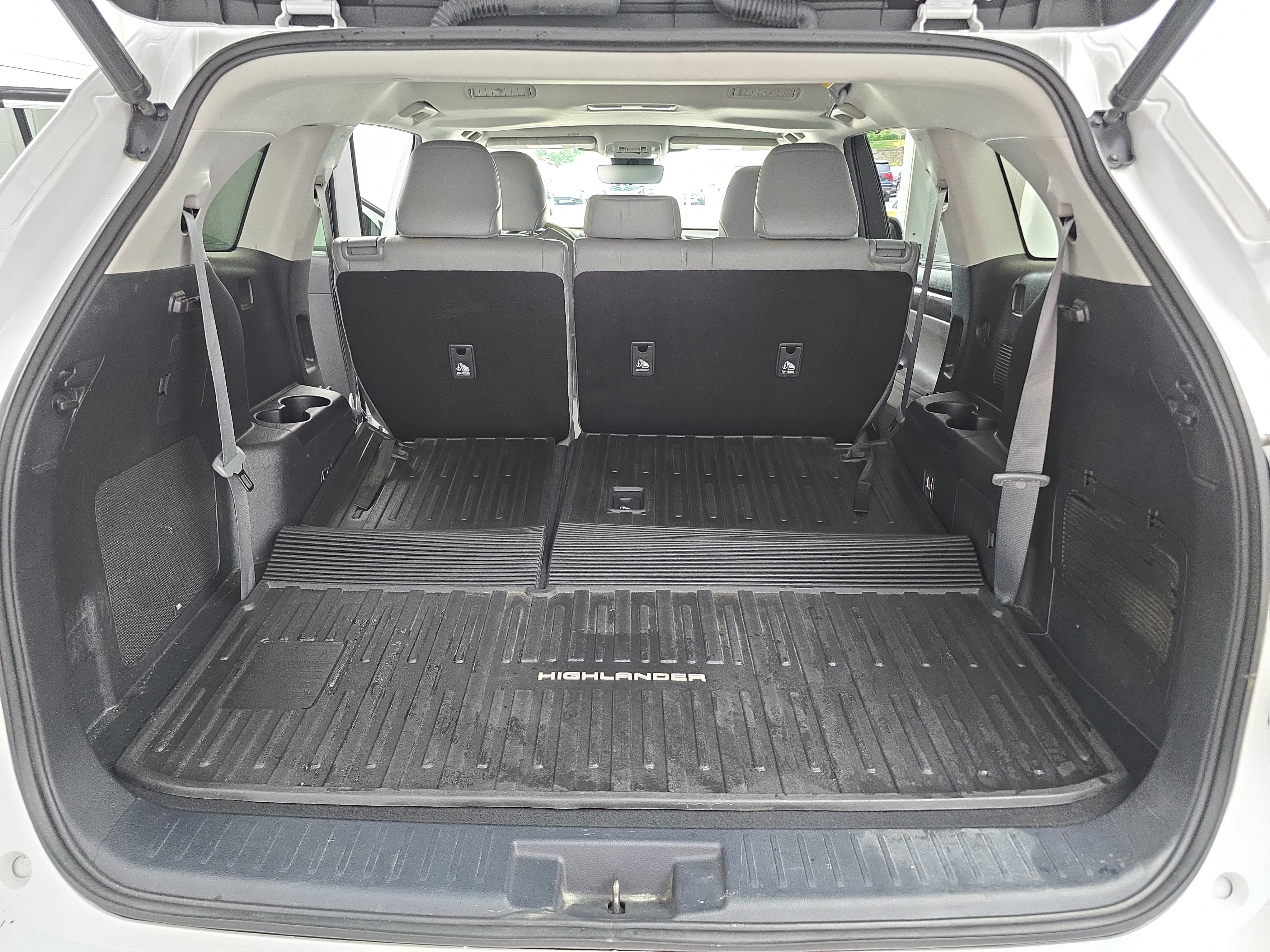 Used 2023 Toyota Highlander Limited FWD image 13