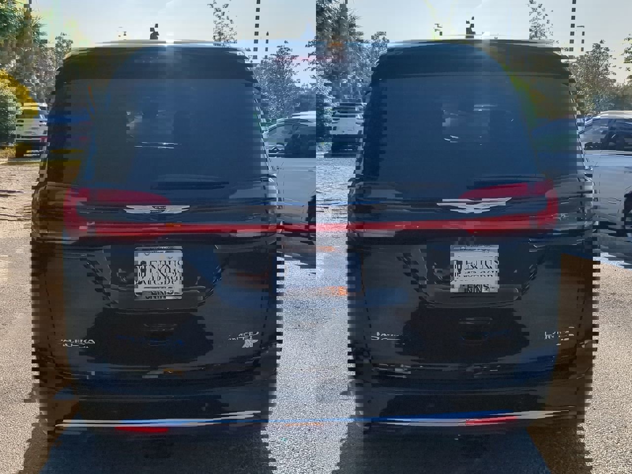 Used 2024 Chrysler Pacifica Limited w/ Trailer Tow Group image 4