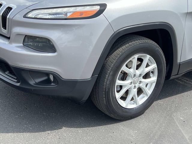 Used 2017 Jeep Cherokee Latitude w/ Safety/Convenience Group AWD/4WD image 8
