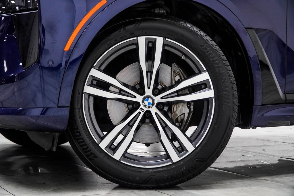 Used 2023 BMW X7 xDrive40i w/ M Sport Package AWD/4WD image 7