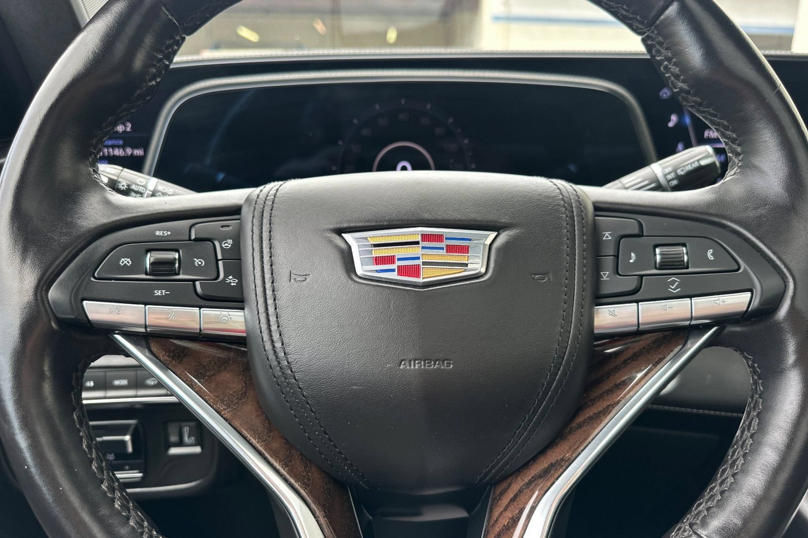 Certified 2023 Cadillac Escalade ESV Sport Platinum w/ Heavy-Duty Trailer Package AWD/4WD image 33