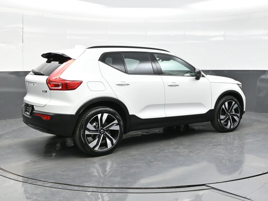 New 2026 Volvo XC40 B5 Ultra w/ Climate Package AWD/4WD image 7