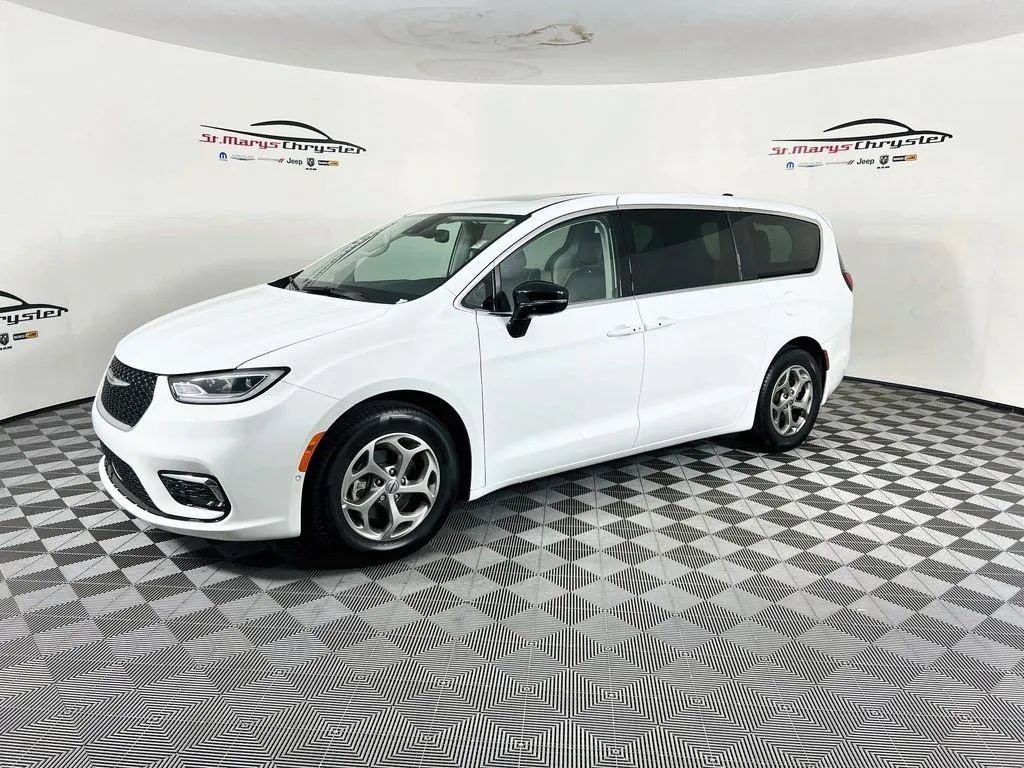 Used 2024 Chrysler Pacifica Limited FWD image 4