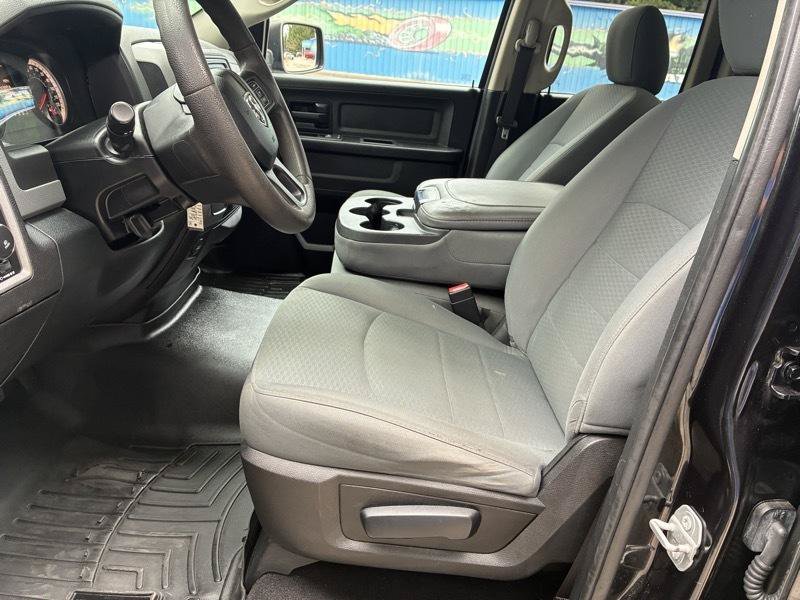 Used 2017 RAM 1500 Express RWD image 24