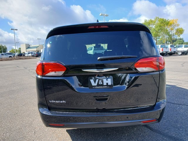New 2026 Chrysler Voyager LX image 4