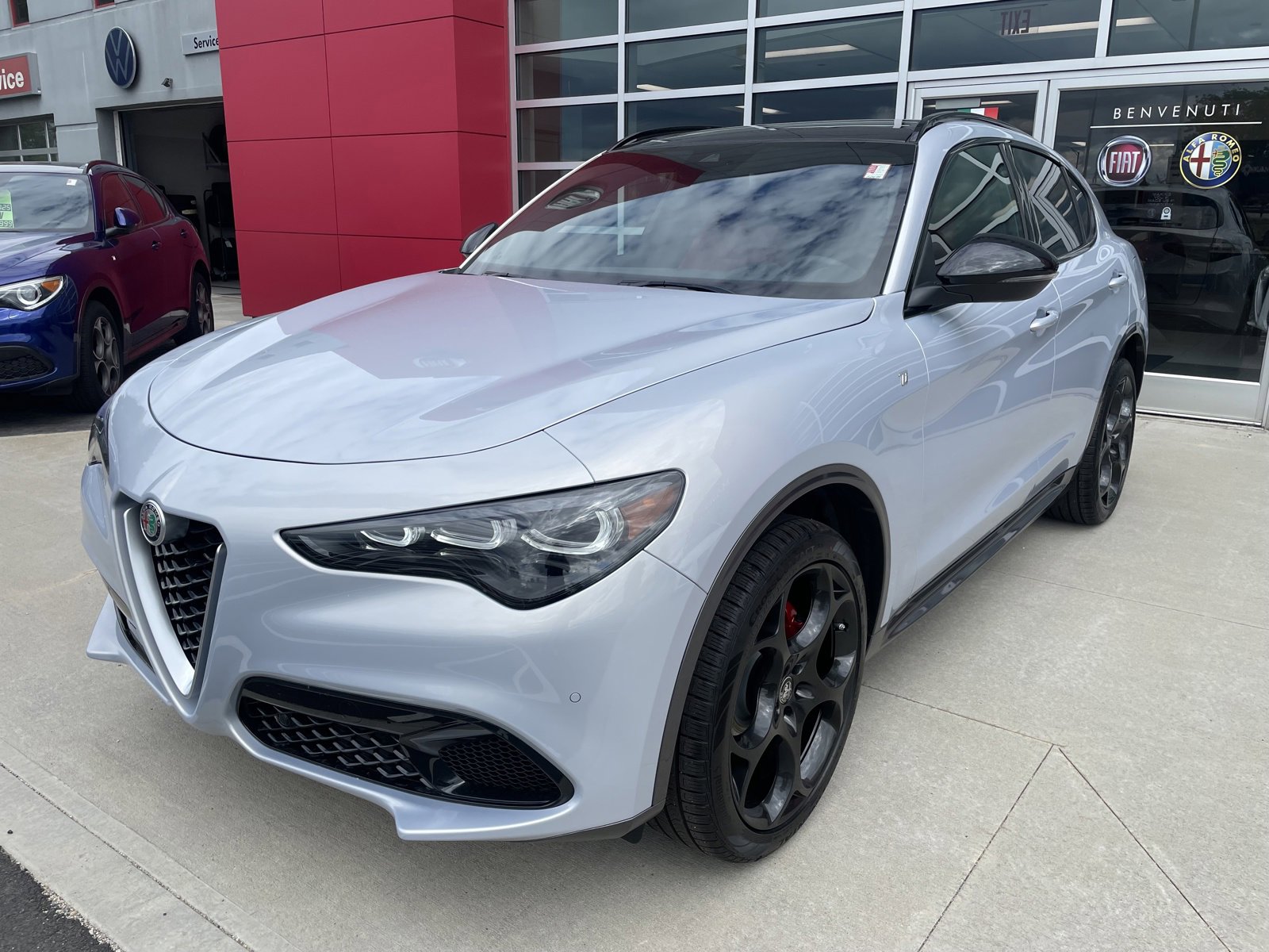 Used 2024 Alfa Romeo Stelvio Ti w/ Performance Driving Package image 4