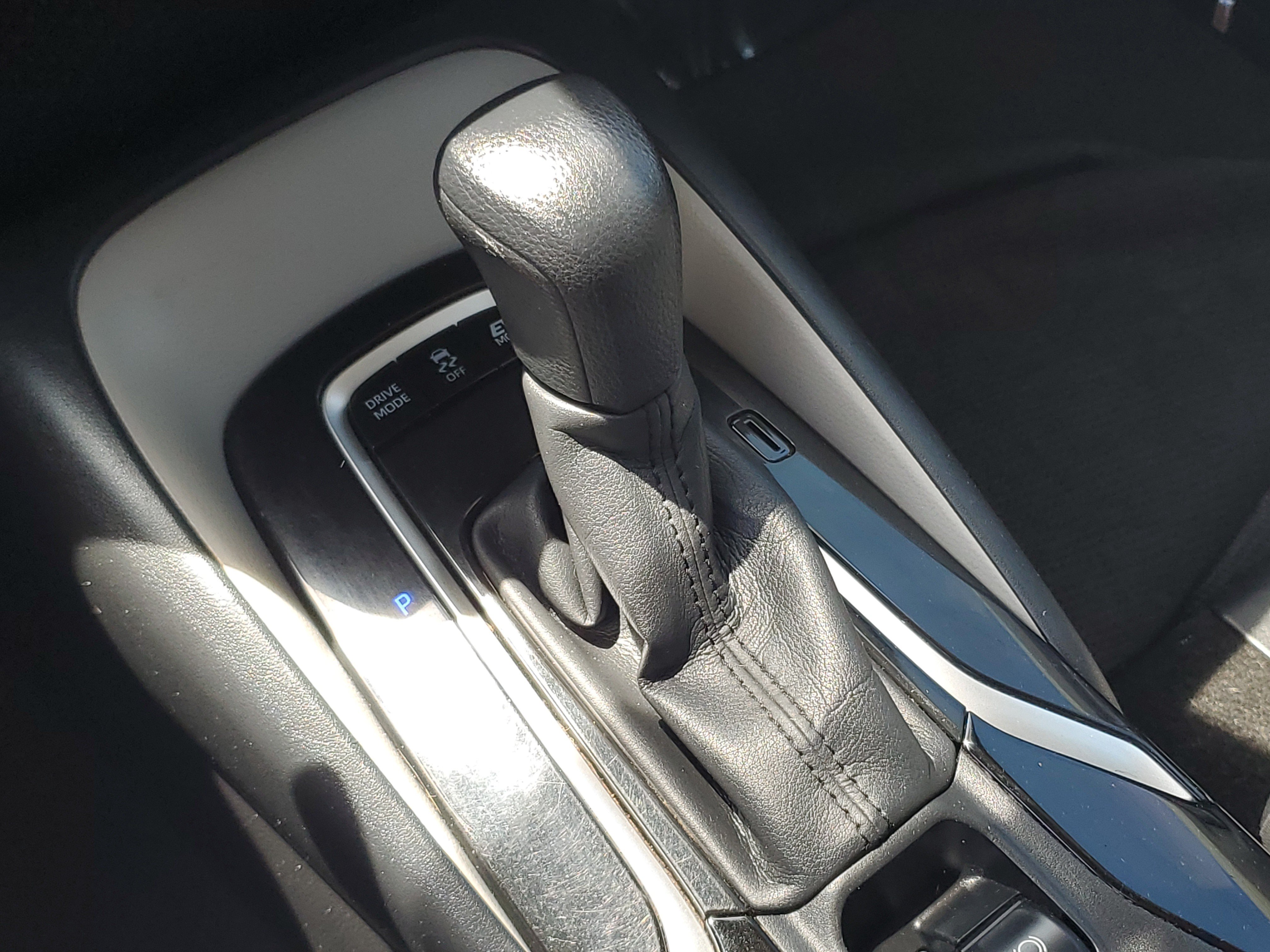 Used 2020 Toyota Corolla LE w/ Carpet Mat Package (TMS) FWD image 27