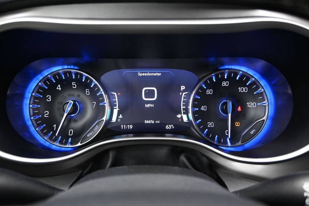 Used 2023 Chrysler Pacifica Touring-L FWD image 28